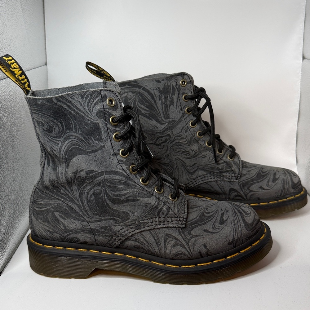 Dr. Martens 1460 Pascal Womens Size 7 Black and Gray Marble 8-Eye Lace-Up Boots - Picture 2 of 10
